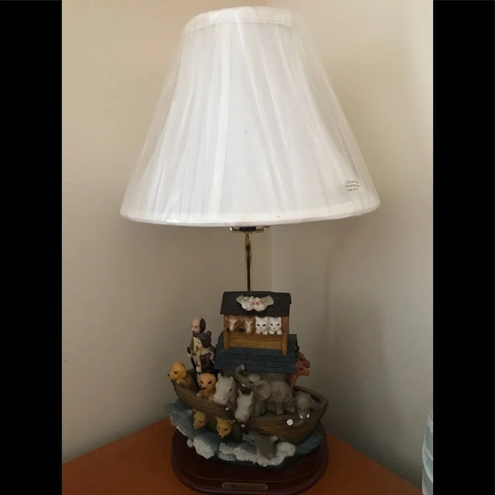 Noah’s Ark Dynasty Collector Lamp